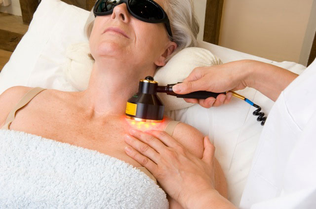 A woman receiving red light therapy